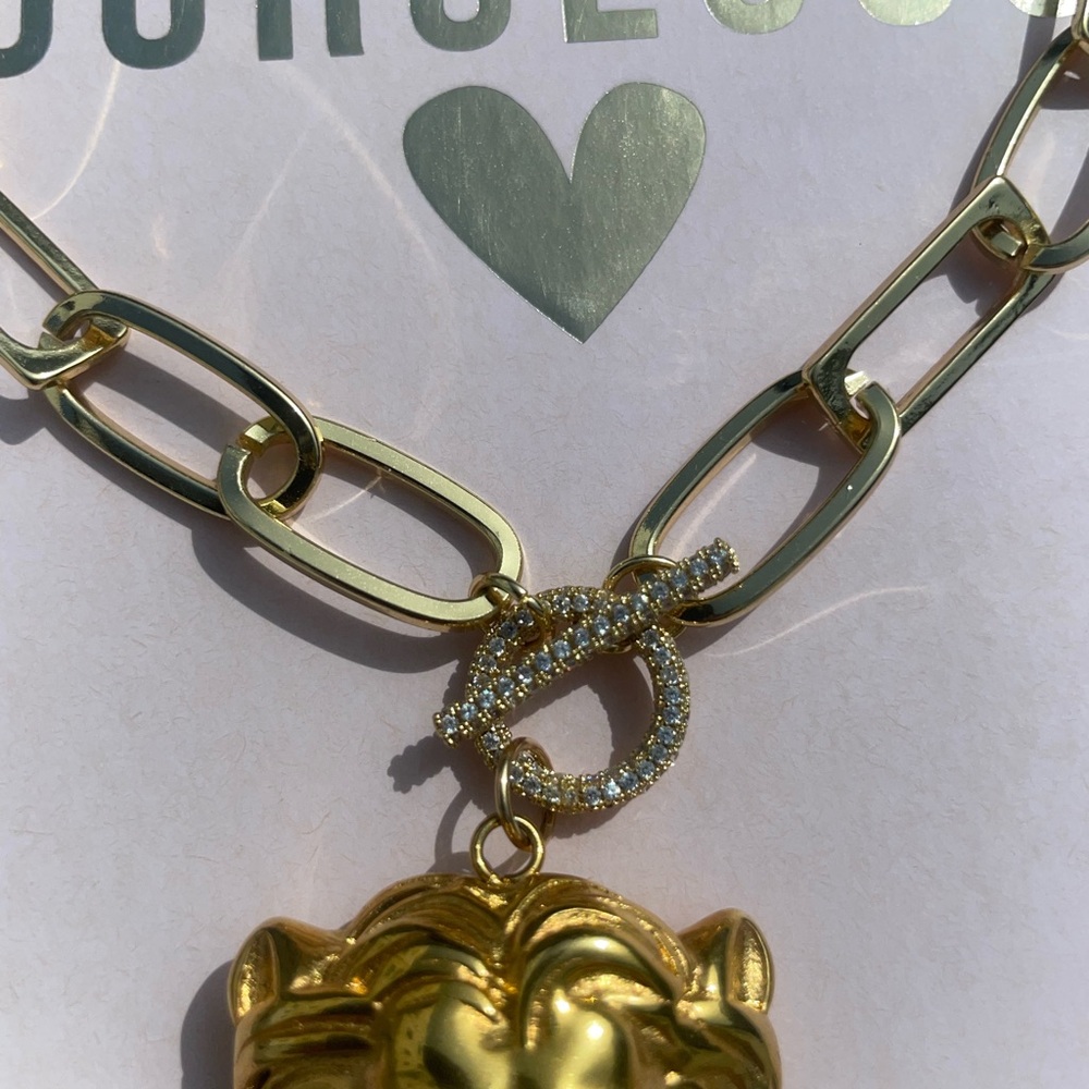 BB Lila Lion Head Pendant Necklace - Picture 2 of 3